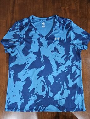 NWOTs Under Armour Women’s V-Neck Athletic Tee